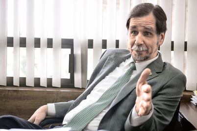 "La democracia se está fracturando y en riesgo"