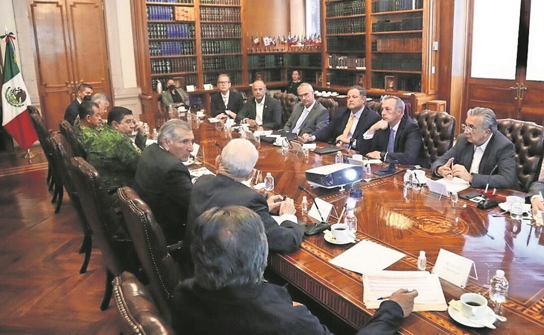 El secretario de Gobernación, Adán Augusto López se reunió con funcionarios de la SICT, Sedena, Marina y representantes de aerolíneas, quienes acordaron “ordenar el sistema aeroportuario de la Ciudad de México”. El subsecretario Rogelio Jiménez Pons