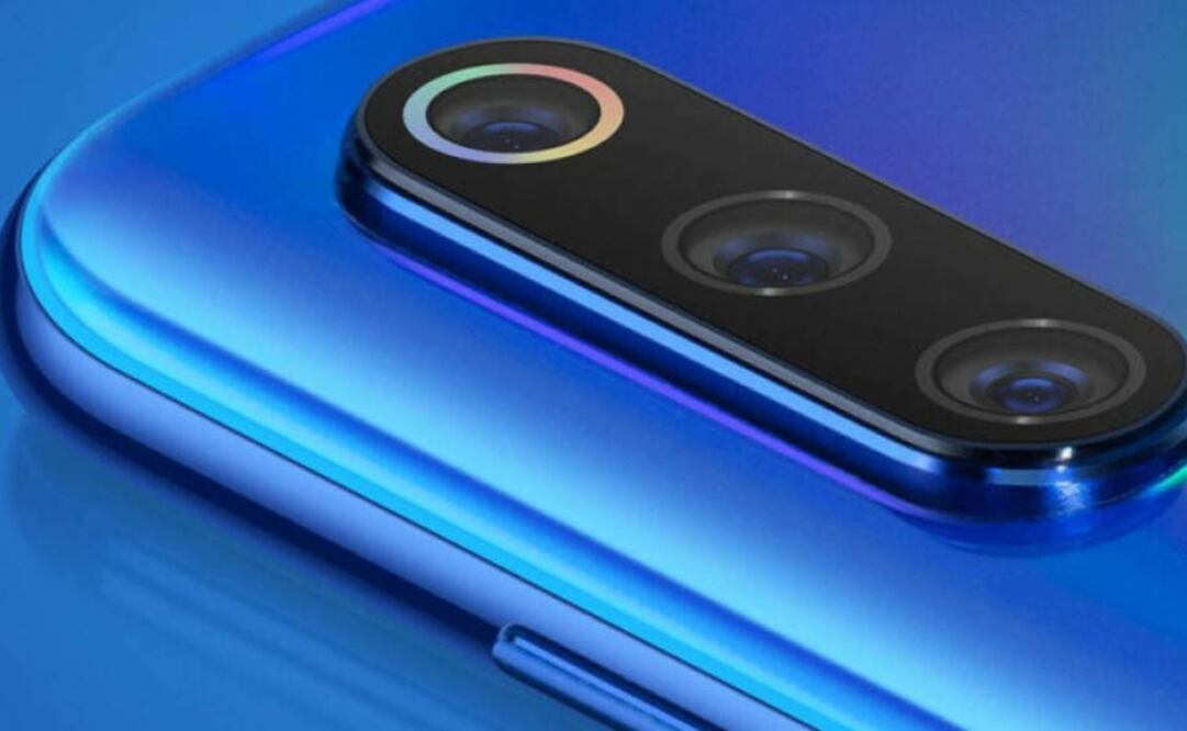 Tiene 7.61 milímetros de grosor, 173 gramos de peso y que presenta una pantalla full HD+ de 6.4 pulgadas