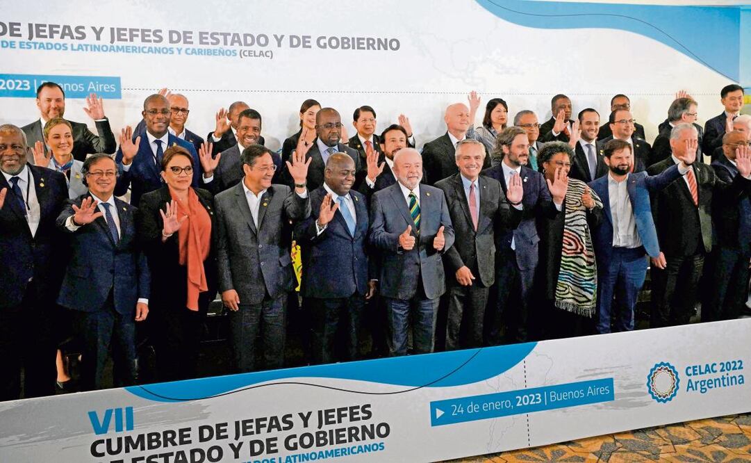 Jefes de Estado de los países participantes en la cumbre de la Comunidad de Estados Latinoamericanos y Caribeños (CELAC), tras la reunión en Buenos Aires, el 24 de enero de 2023. (17/03/2025) Foto: Luis Robayo | AFP