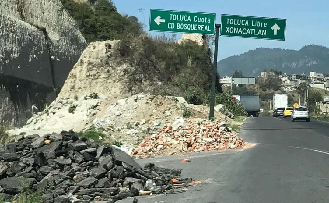 Ejidatarios y vecinos alistan un protesta en el palacio de Naucalpan. Foto: Rebeca Jiménez EL UNIVERSAL