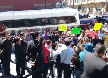 Padres protestan frente a la Asamblea; demandan reanudación de clases