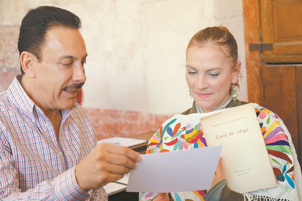 El gobernador Omar Fayad agradeció a Beatriz Gutiérrez, impulsora de la iniciativa de Fandangos, por traer esta celebración a Hidalgo con el objetivo de fomentar la lectura, sus efectos positivos y “lo que podemos lograr juntos”. Foto: Especial