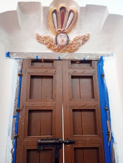 La construcción tiene techos altos y puertas de madera. Foto: Eloy Linares/Cortesía.