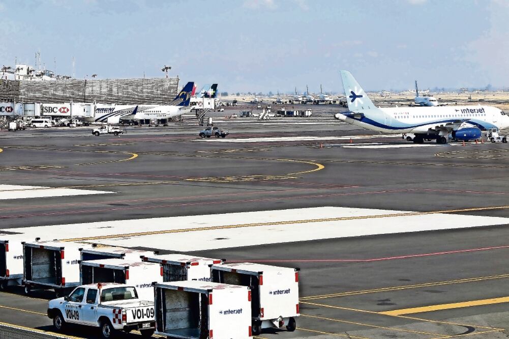 El 17 de julio, Cofece realizó recomendaciones para incrementar la competencia en el AICM con 13 propuestas para disminuir los retrasos en el aeropuerto (ARCHIVO EL UNIVERSAL)