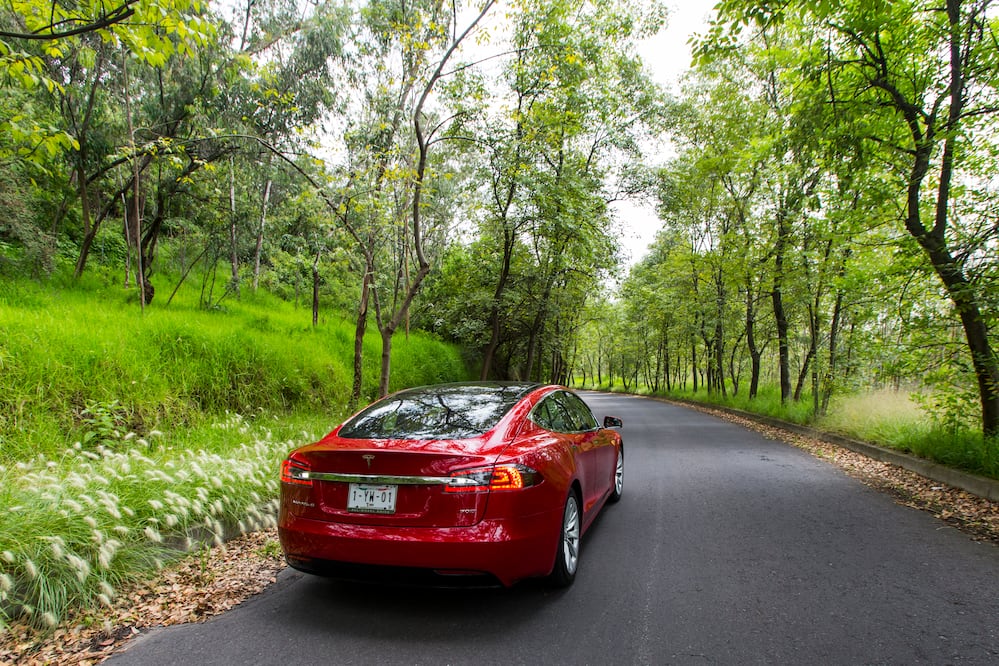 Tesla presenta nueva batería para hacer más potente al Model S y Model X