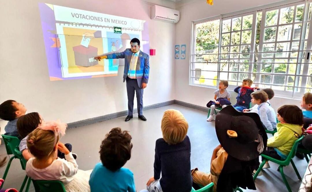 Diputados del PAN premiarán con viaje a Disneylandia a niños con buenas calificaciones de zonas marginadas. Foto: Omar Díaz
