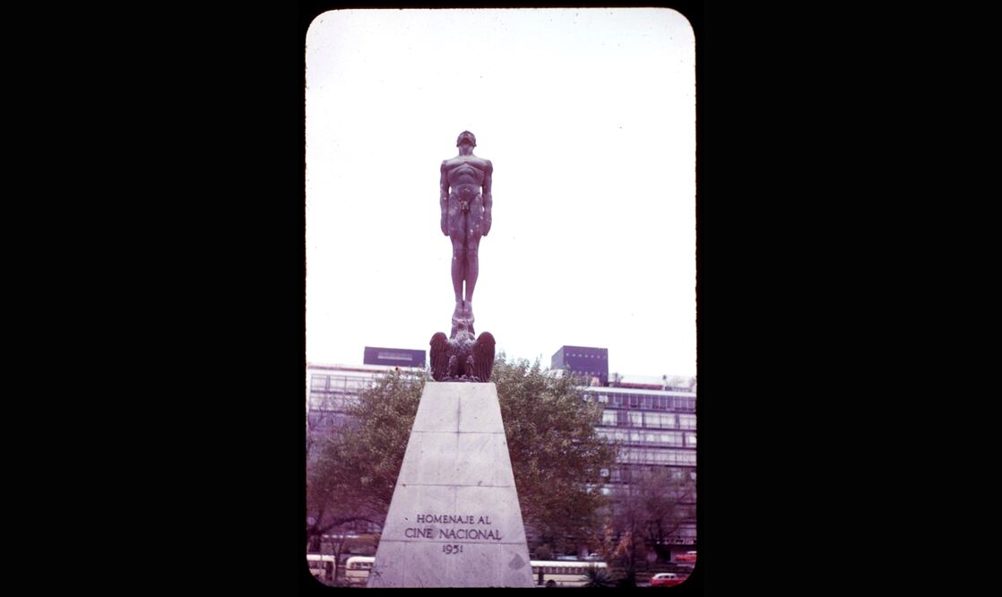La estatua masculina que escandalizó por su desnudez