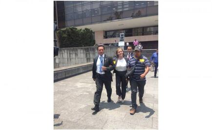 Eva Cadena attends San Lázaro to defend herself