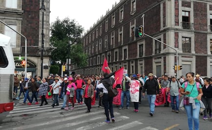 Manifestantes con dirección al Zócalo complican vialidad en el Centro
