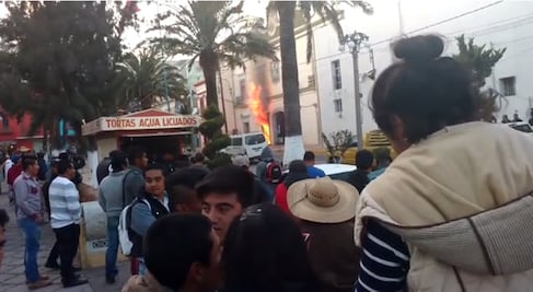 Linchan a "delincuente" y queman comandancia en Libres, Puebla