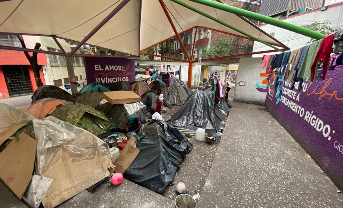 Presenta Comar diagnóstico sobre puntos de concentración de migrantes en CDMX, a vecinos que piden su reubicación. Foto: Alberto Acosta