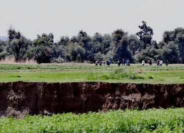 Socavón en Puebla se habría formado por falla geológica: autoridades