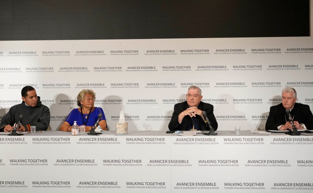 El presidente de la comunidad inuit, Natan Obed, (a la izquierda) atendiendo el caso de abuso sexual cometido hace varias décadas. Foto: AP