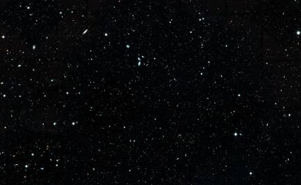 La gravedad causa que el Universo se vea igual en todas partes