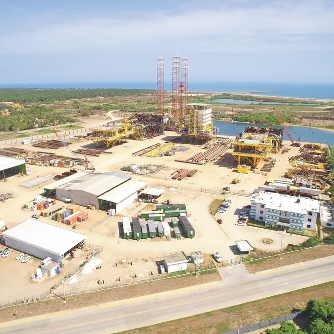 La refinería en Dos Bocas, Tabasco, contará con 17 plantas de proceso, además de 17 infraestructuras de servicio. FOTOS: ARCHIVO EL UNIVERSAL