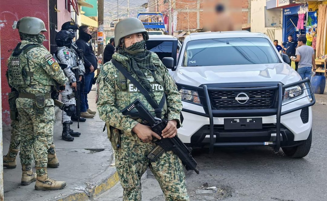 Elementos de la Fiscalía de Oaxaca detienen a periodista Álvaro Cuitláhuac y su familia, por lo ya se inició una investigación (07/03/2025). Foto: Edwin Hernández / EL UNIVERAL