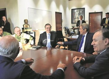 Dialogan AMLO y John Kerry sobre energía