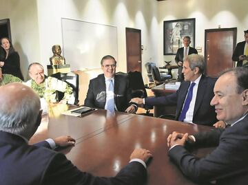 Dialogan AMLO y John Kerry sobre energía