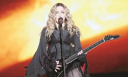 Charles Bukowski y Madonna, en un día como hoy