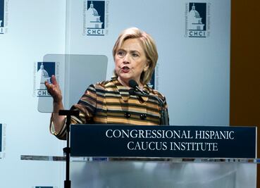 Hillary Clinton gana apoyo entre figuras hispanas