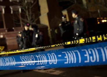 Hombre balea a 3 personas en Hawái tras estrellar coches contra la casa de su vecino