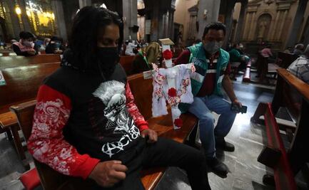 "Vamos a salir adelante si trabajamos duro", albañiles festejan el día de la Santa Cruz en Toluca