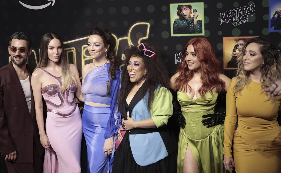 Desde la izquierda, el actor Luis Gerardo Méndez, la actriz y cantante Belinda; las actrices Regina Blandón; Michelle Rodríguez; Diana Bovio y Mariana Treviño, posan durante la alfombra roja de la serie "Mentiras". Foto: EFE/ Sáshenka Gutiérrez