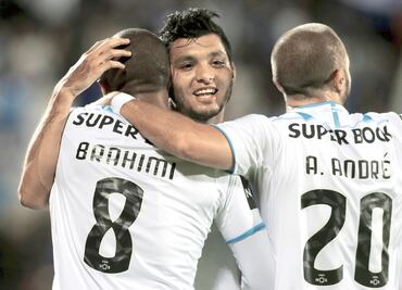 ‘Tecatito’ hace un doblete en debut