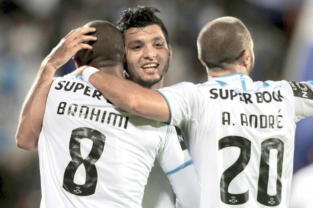 Con estreno soñado, el atacante mexicano rinde sus primeros frutos al dar el triunfo al cuadro portugués (PAULO DUARTE. AP)