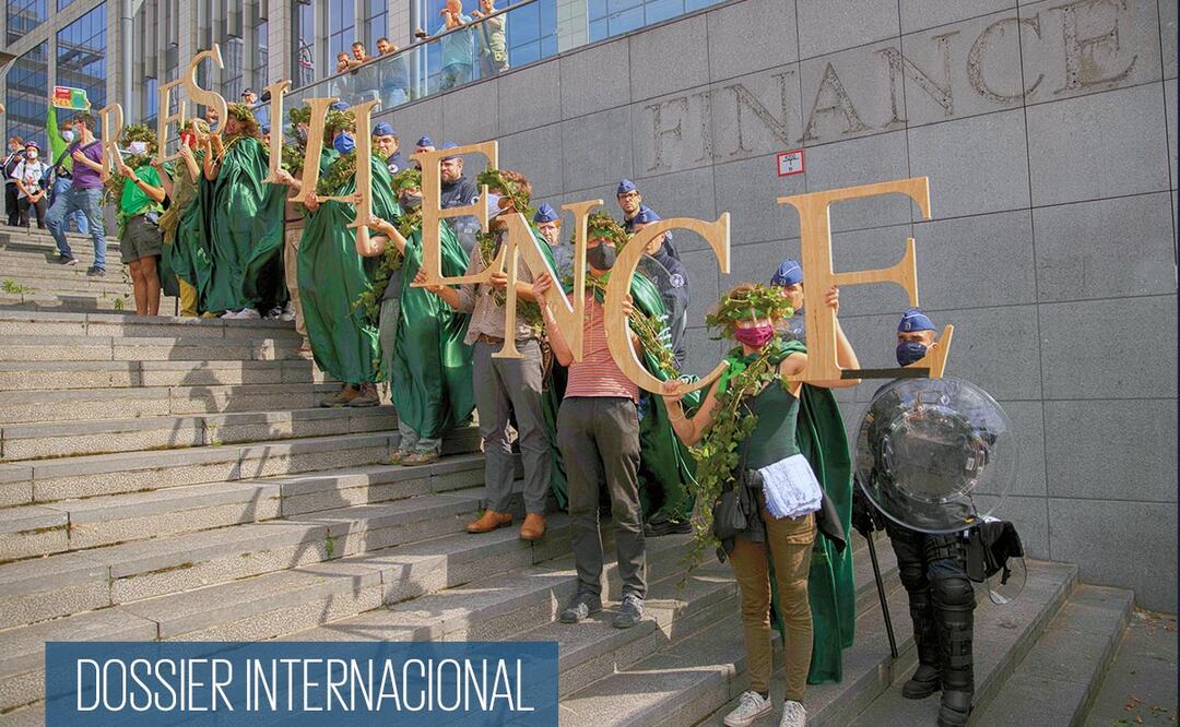 Protesta contra el cambio climático en Bruselas, el pasado 27 de junio. Expertos mencionan que todo gobierno habla de paquetes de estímulo verde, pero la realidad es que los montos aislados destinados al rubro no marcarán una gran diferencia. Foto: AP