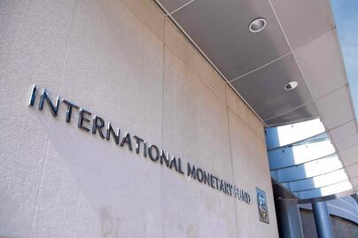 FMI acuerda con Ucrania nuevo programa de ayuda por 8 mil 200 mdd