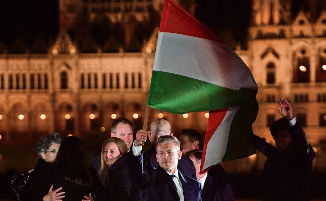 Péter Magyar celebró anoche el triunfo de
su partido en Tisza, Hungría. Foto: Ferenc Isza / AFP