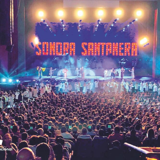 Con temas como “La boa” y “Sonsonete”, los asistentes saltaron de sus asientos. TWITTER AUDTORIO NACIONAL