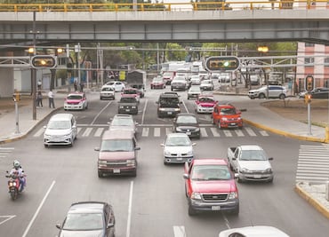 Este viernes 20 de septiembre no circulan automóviles con engomado azul
