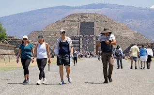 Jóvenes de hoy se debaten entre la cultura del espectáculo y ser "alguien"