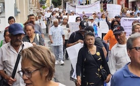 Manifestantes instalan plantón permanente en Cuernavaca en rechazo a tarifa del transporte; la mayoría son adultos mayores