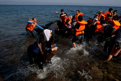 Grecia rescata a 20 migrantes tras naufragio
