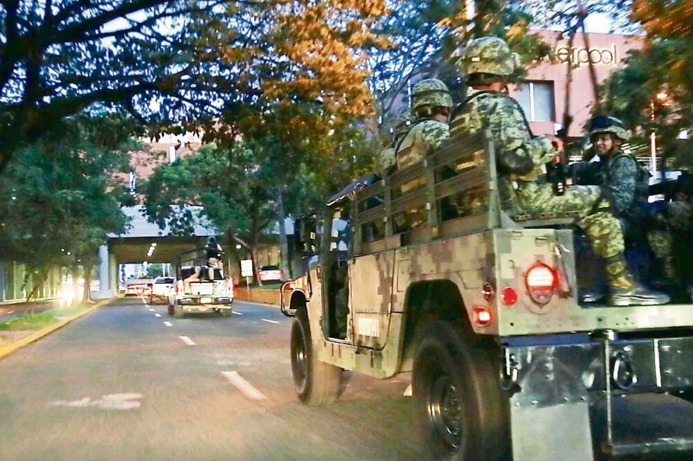 Desde ayer por la tarde, en las calles de la capital tabasqueña elementos del Ejército, Policía Federal y de la Fiscalía local iniciaron el patrullaje de vigilancia (LUMA LÓPEZ. EL UNIVERSAL)