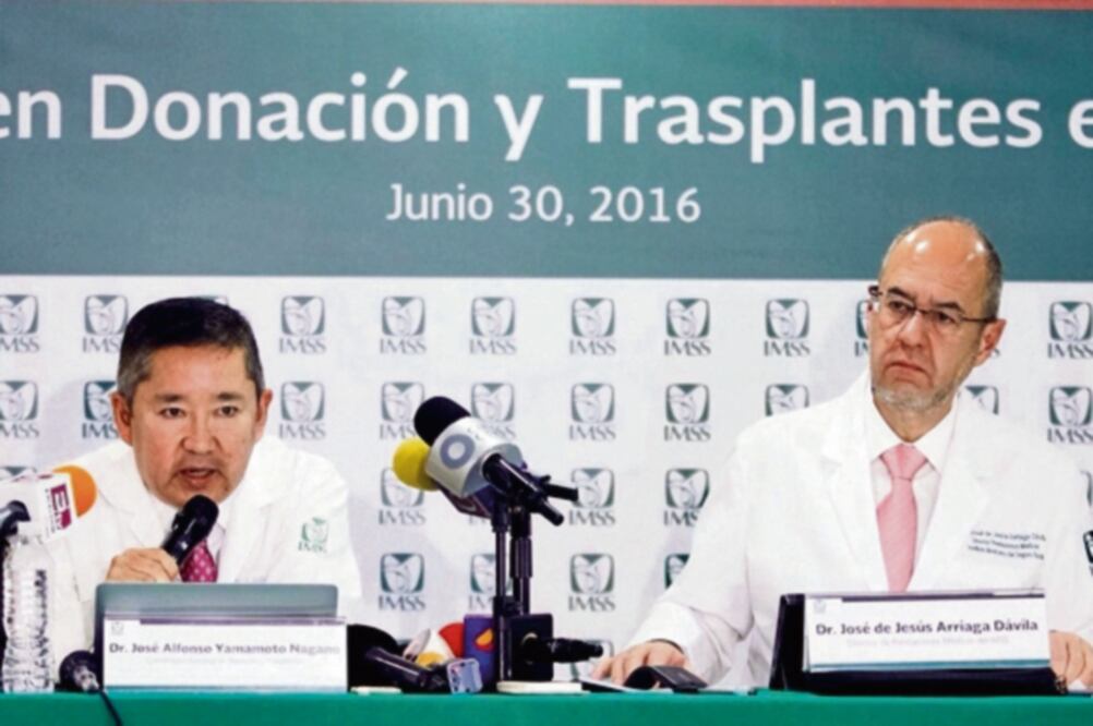 Los médicos José Alfonso Yamamoto y José de Jesús Arriaga Dávila presentaron los avances del Programa de Donación y Trasplante de Órganos (MOISÉS PABLO. CUARTOSCURO)