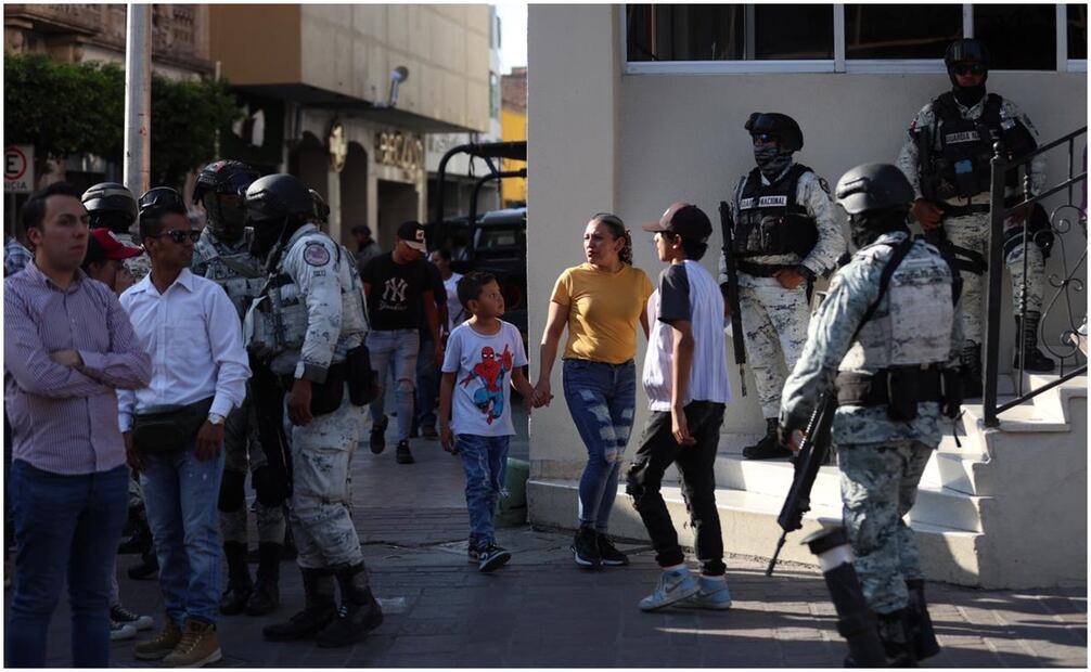 Claudia Sheinbaum es recibida con un fuerte dispositivo de seguridad de elementos de la GN. Foto: Diego Simón/EL UNIVERSAL