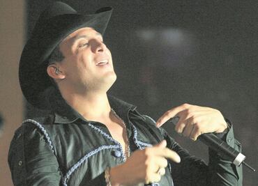 Valentín Elizalde canta en filme sus últimos días