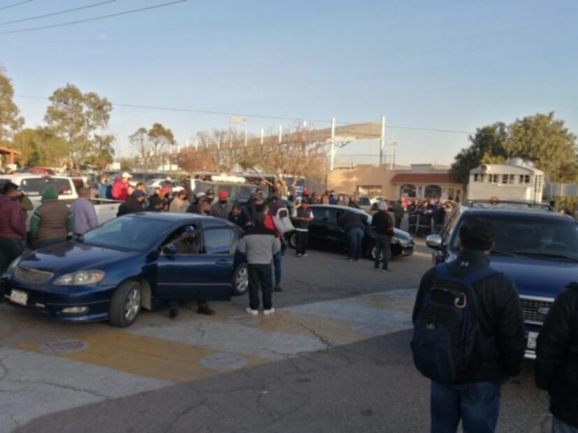 Mineros protestan con caravana en Zacatecas; piden aplicación de vacuna