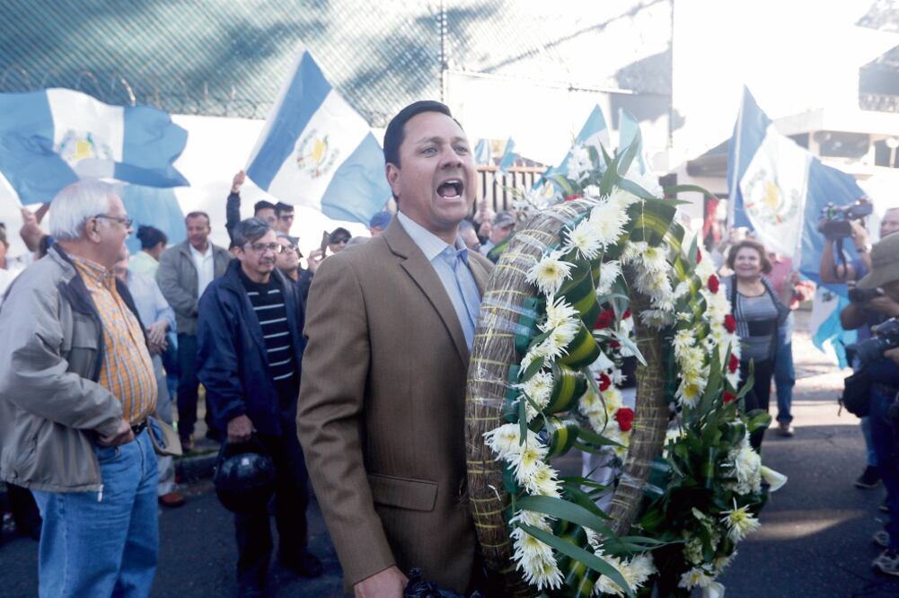 Un grupo de personas expresa su rechazo a la Comisión Internacional Contra la Impunidad en Guatemala (Cicig), en la capital del país centroamericano (MOISES CASTILLO. AP)