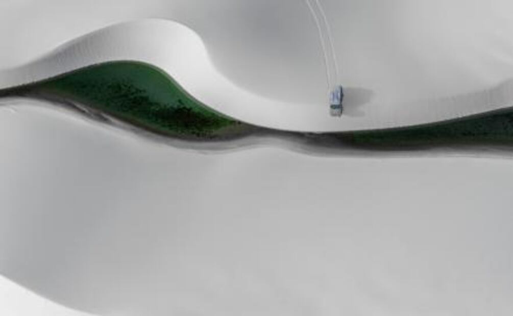 Lagunas cristalinas en medio de dunas gigantes