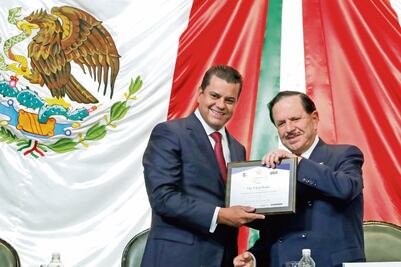 “Informen y creen consensos”