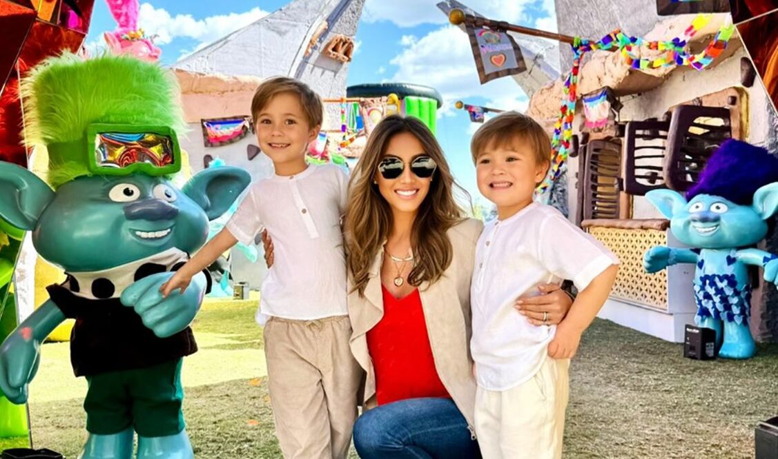 Anahí en la fiesta de cumpleaños de Manuel y Emiliano, sus hijos.
Foto: Instagram