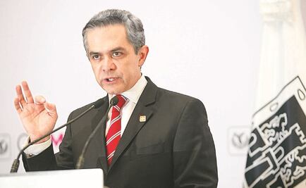 Sube la gasolina, ¿y el salario mínimo?, cuestiona Mancera