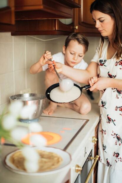 Incentiva la creatividad de los pequeños en la cocina, los expertos nos explican