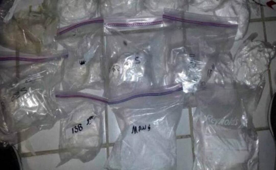 Eight plastic bags containing a white powder were found (Photo: Notimex) 
